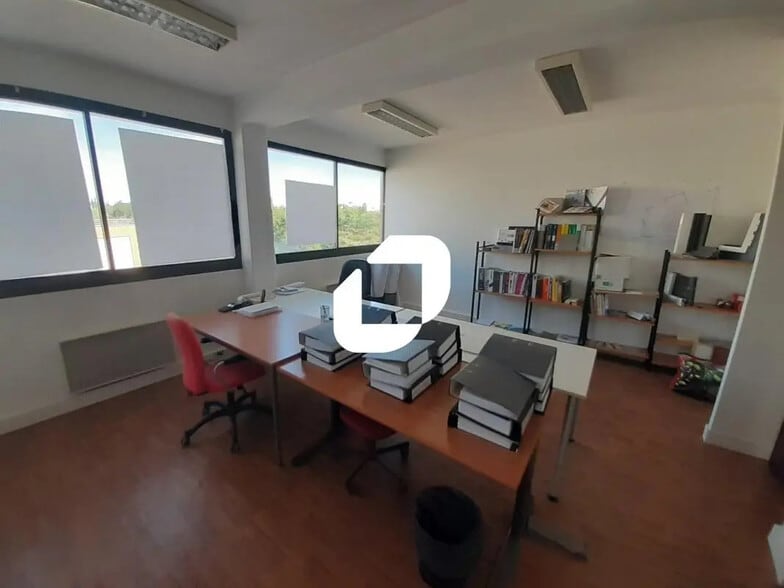 Bureau dans Noisy-le-Grand à vendre - Photo de l’immeuble – Image 3 sur 9