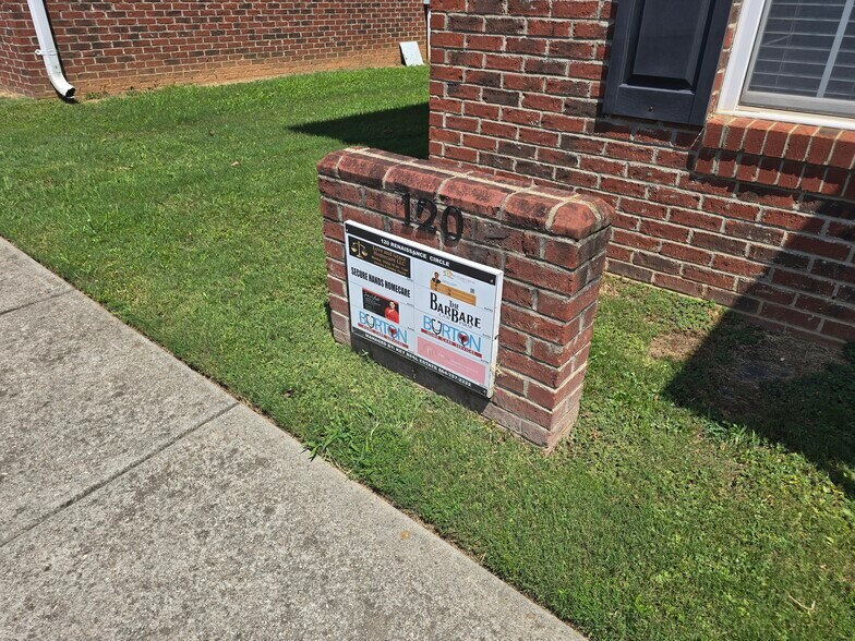 120 Renaissance Cir, Mauldin, SC à louer - Photo de l’immeuble – Image 2 sur 3