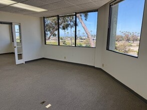 2300 Alessandro Dr, Ventura, CA à louer Photo intérieure– Image 2 sur 8