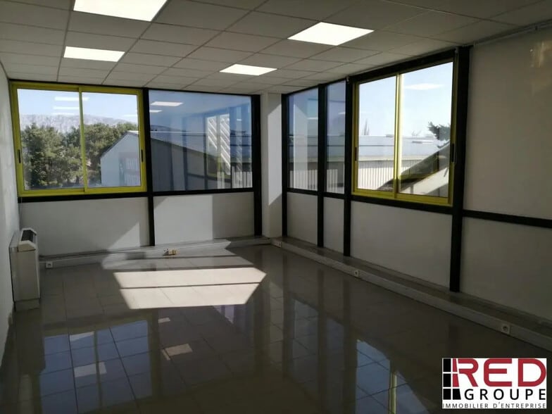 Bureau dans Rousset à louer - Photo de l’immeuble – Image 1 sur 3