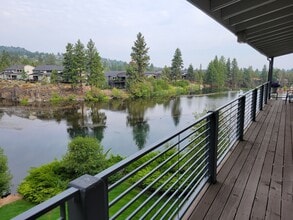 2445 NE Division St, Bend, OR à louer Photo intérieure– Image 2 sur 6