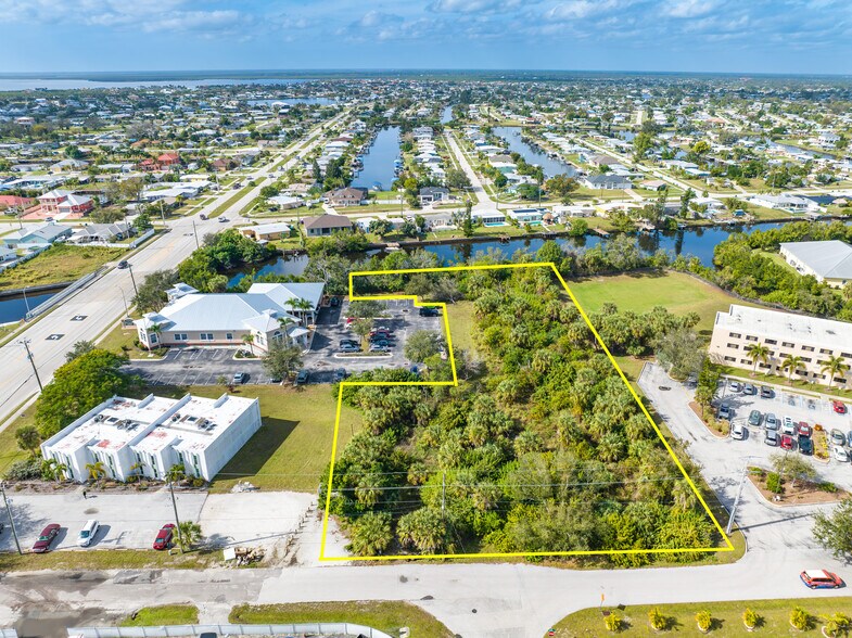 4445 Lister St, Port Charlotte, FL à vendre - Photo principale – Image 1 sur 8