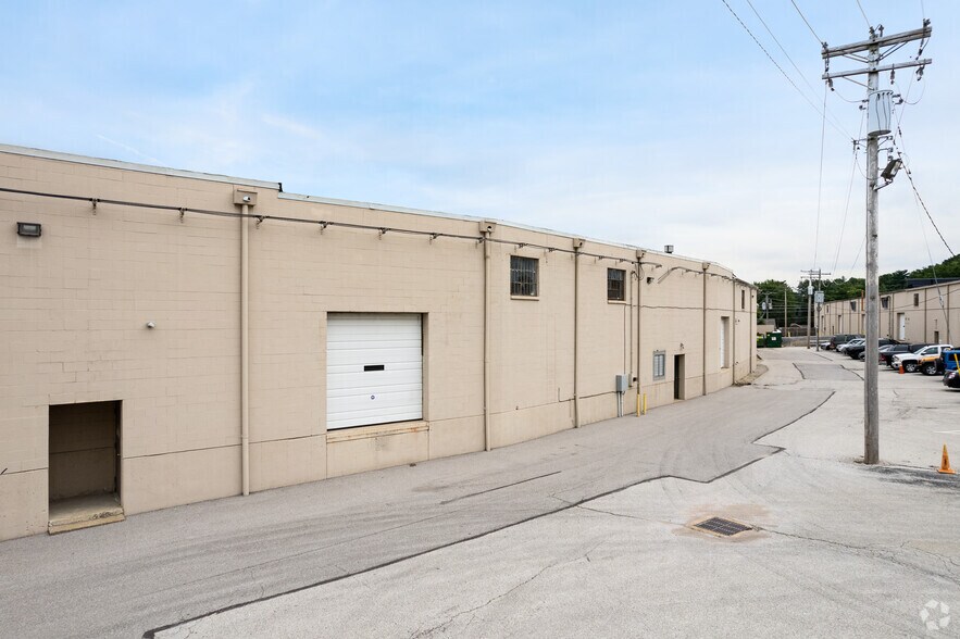 1131-1151 N Warson Rd, Saint Louis, MO à louer - Photo de l’immeuble – Image 2 sur 4