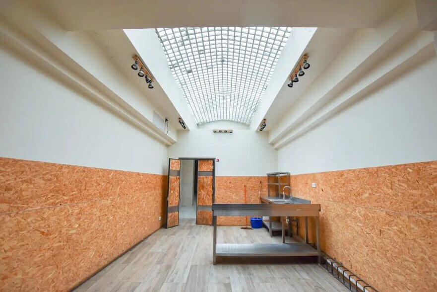 Local commercial dans Paris à louer - Photo de l’immeuble – Image 3 sur 8