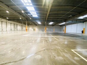 Local d’activités dans Lisses à louer Photo de l’immeuble– Image 2 sur 5