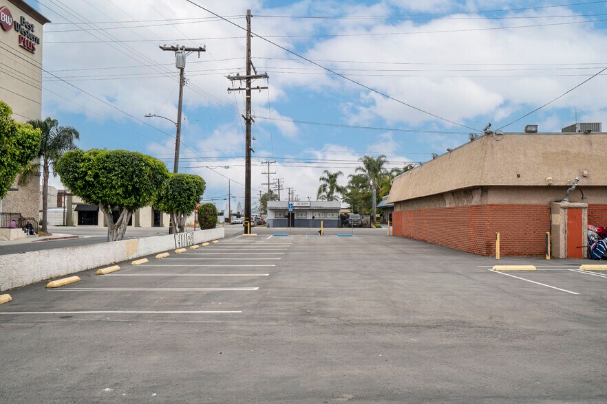 14318 Western ave, Gardena, CA à louer - Photo de l’immeuble – Image 3 sur 17