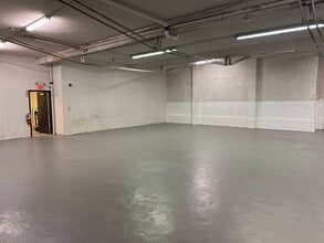 838 Moody St, Waltham, MA à louer Photo intérieure– Image 2 sur 8