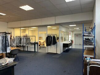 Plus de détails pour 68 Avenue Du Président Wilson, Saint-Denis - Local d'activités à louer