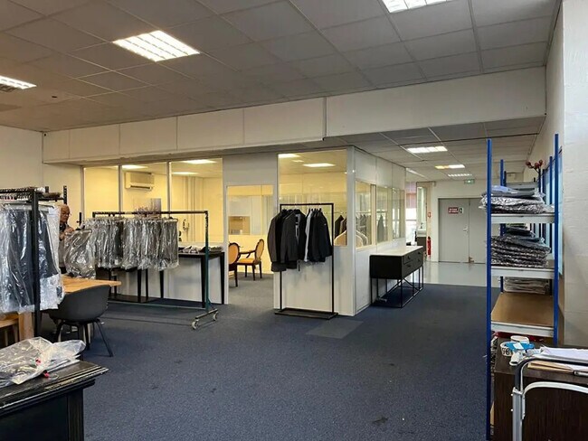 Plus de détails pour 68 Avenue Du Président Wilson, Saint-Denis - Local d'activités à louer