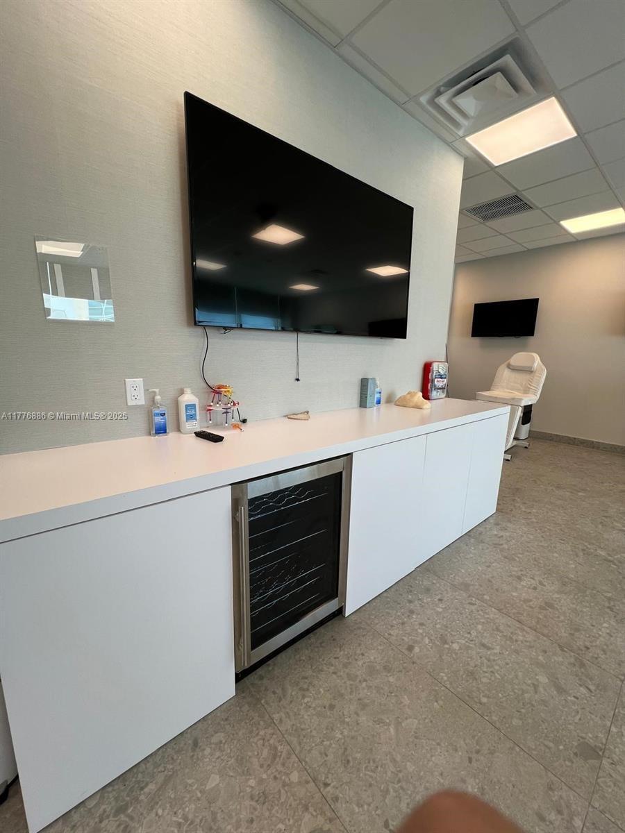 2820 NE 214th St, Aventura, FL à louer Photo de l’immeuble– Image 1 sur 11