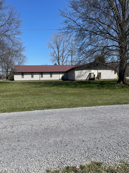 1207 S Wayne St, Angola, IN à vendre - Photo de l’immeuble – Image 3 sur 7