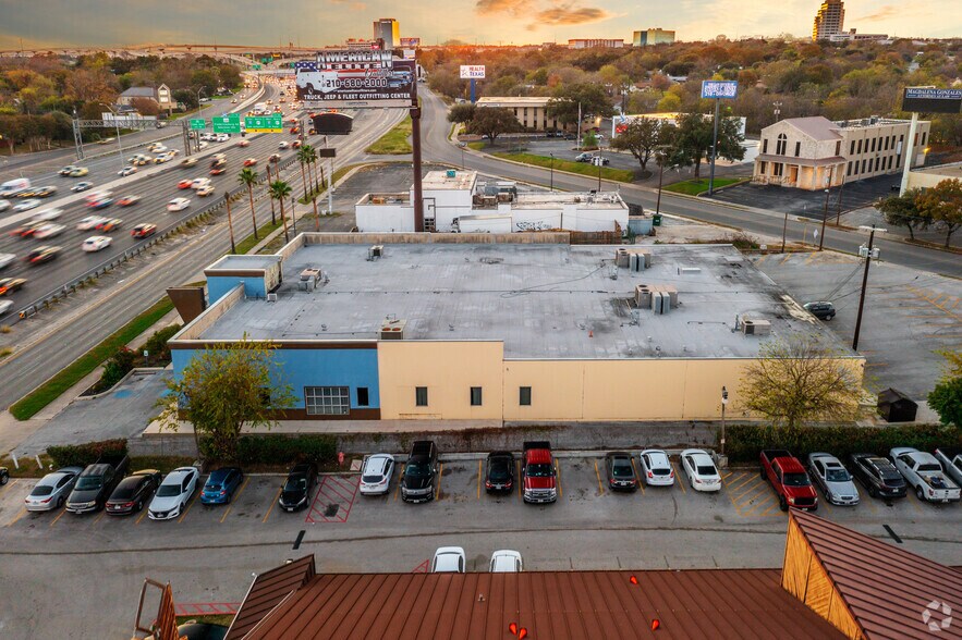 2819 NW Loop 410, San Antonio, TX à vendre - Photo de l’immeuble – Image 2 sur 3