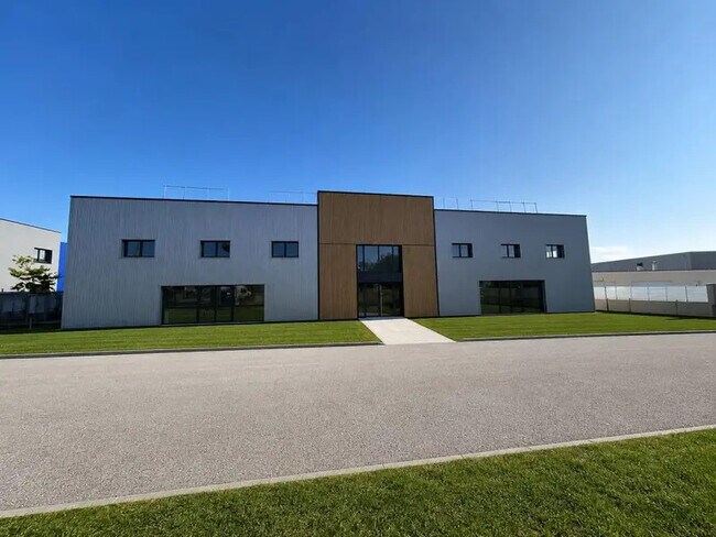 Plus de détails pour Local d’activités à vendre