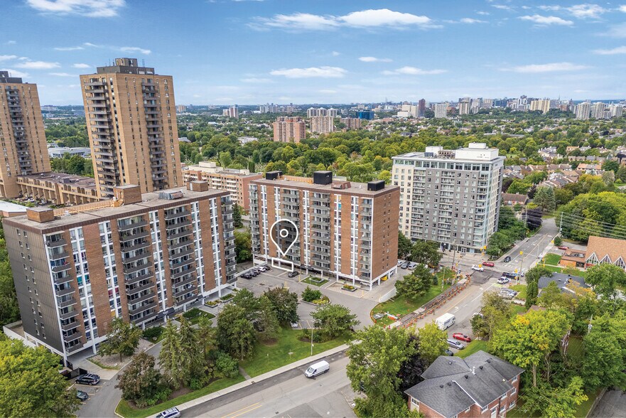 230-240 Brittany Dr, Ottawa, ON à louer - Photo de l’immeuble – Image 2 sur 12