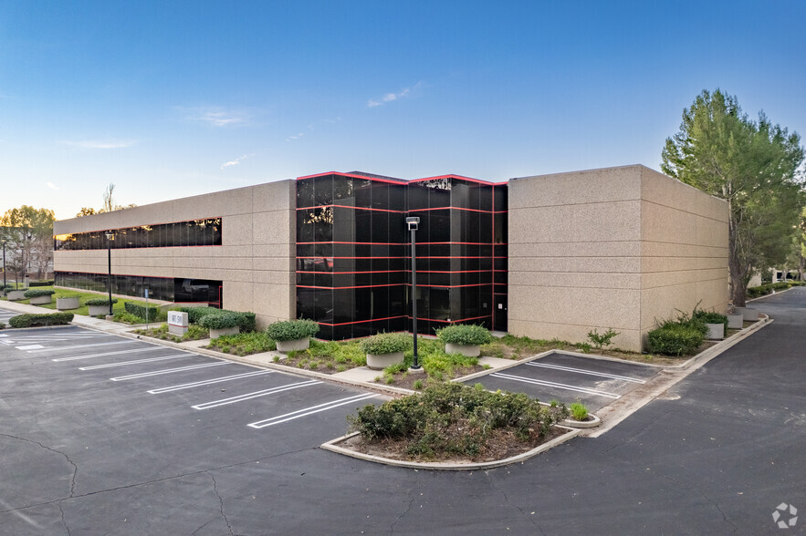 2685 Park Center Dr, Simi Valley, CA à louer - Photo de l’immeuble – Image 3 sur 4