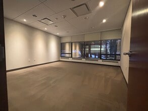 555 Pleasantville Rd, Briarcliff Manor, NY à louer Photo de l’immeuble– Image 1 sur 1