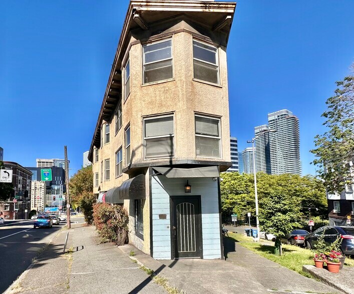 1356 E Olive Way, Seattle, WA à louer - Photo de l’immeuble – Image 2 sur 2