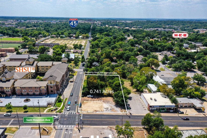 1532 Sam Houston Ave, Huntsville, TX à vendre - Aérien – Image 1 sur 14