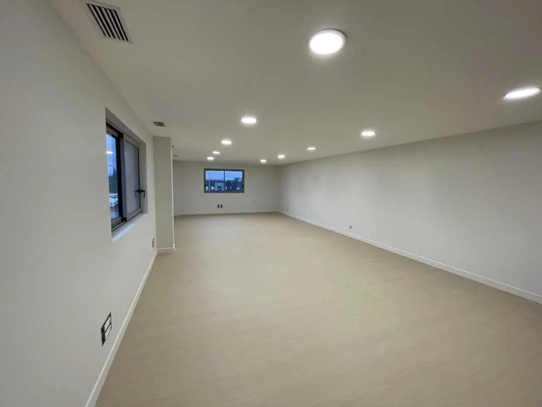 Bureau dans Venette à louer Photo intérieure– Image 1 sur 9