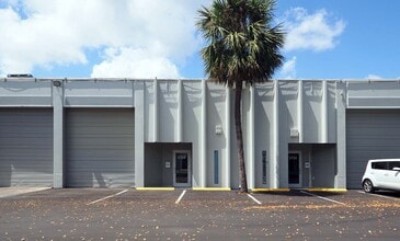 3700-3798 NW 16th St, Lauderhill, FL à louer Photo de l’immeuble– Image 1 sur 2