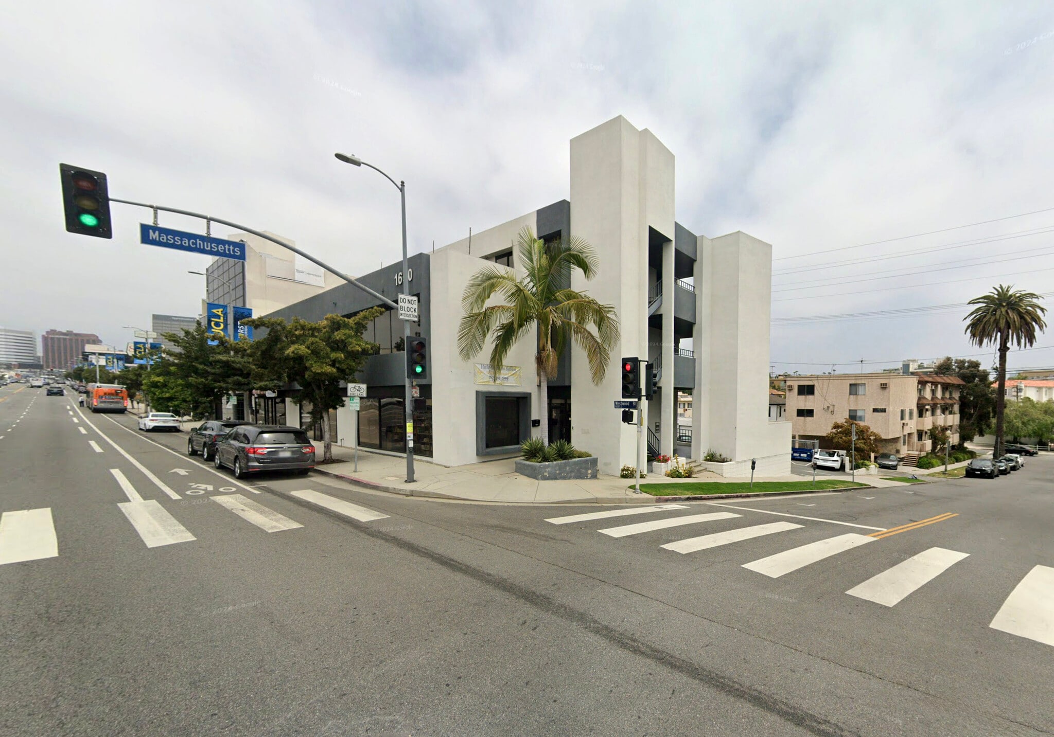 1650 Westwood Blvd, Los Angeles, CA à louer Photo de l’immeuble– Image 1 sur 3