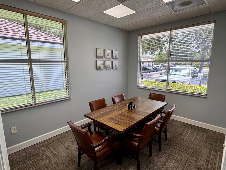 2335 Stanford Ct, Naples, FL à louer - Photo de l’immeuble – Image 3 sur 5