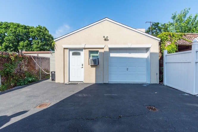 3717 E Tremont Ave, Bronx, NY à louer - Photo de l’immeuble – Image 2 sur 10