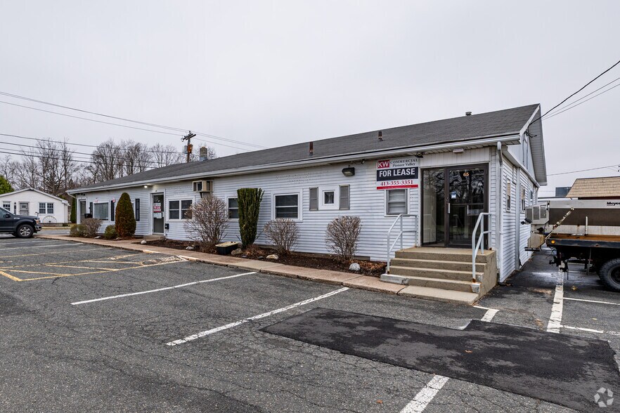 69 Maple St, East Longmeadow, MA à louer - Photo principale – Image 1 sur 2