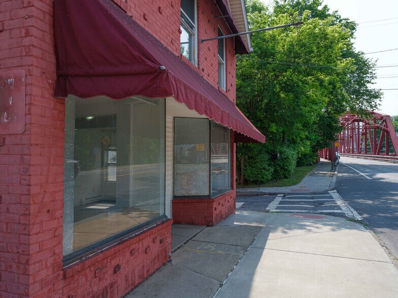 5 Hill St, Saugerties, NY à vendre - Photo de l’immeuble – Image 3 sur 30