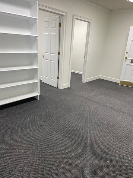 680 Village Trce NE, Marietta, GA à louer - Photo intérieure – Image 3 sur 12