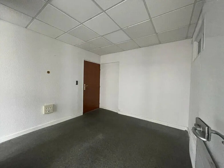 Local commercial dans Reims à louer - Photo de l’immeuble – Image 2 sur 6