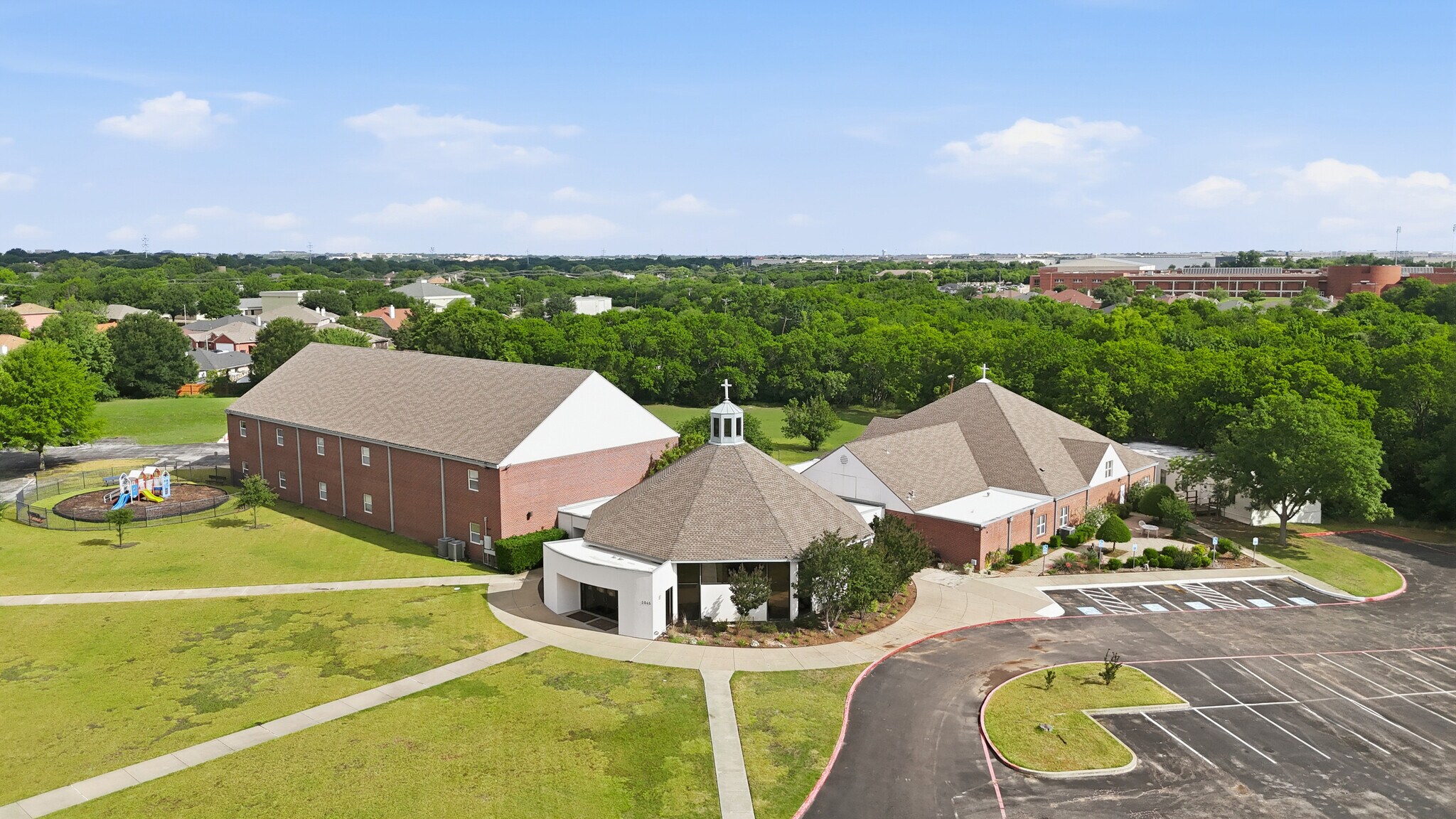 2045 SE Green Oaks Blvd, Arlington, TX à vendre Photo de l’immeuble– Image 1 sur 25