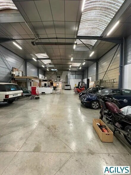Local d'activités dans Châtenay-Malabry à vendre - Photo de l’immeuble – Image 2 sur 8
