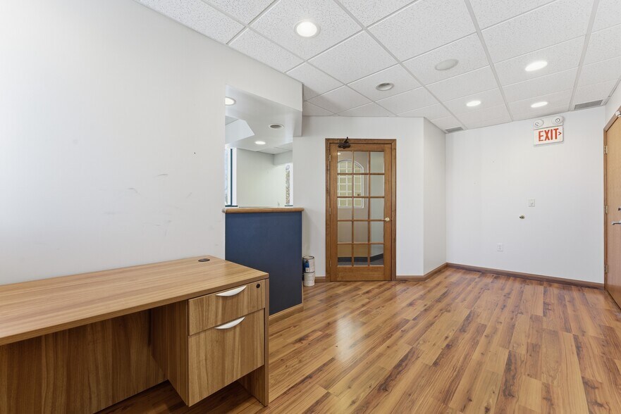 75 Van Deene Ave, West Springfield, MA à louer - Photo de l’immeuble – Image 3 sur 19