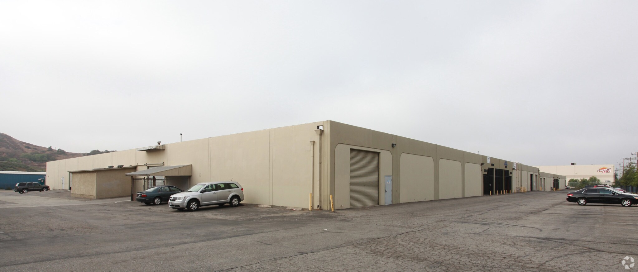 12878-12926 Pierce St, Pacoima, CA à louer Photo principale– Image 1 sur 17