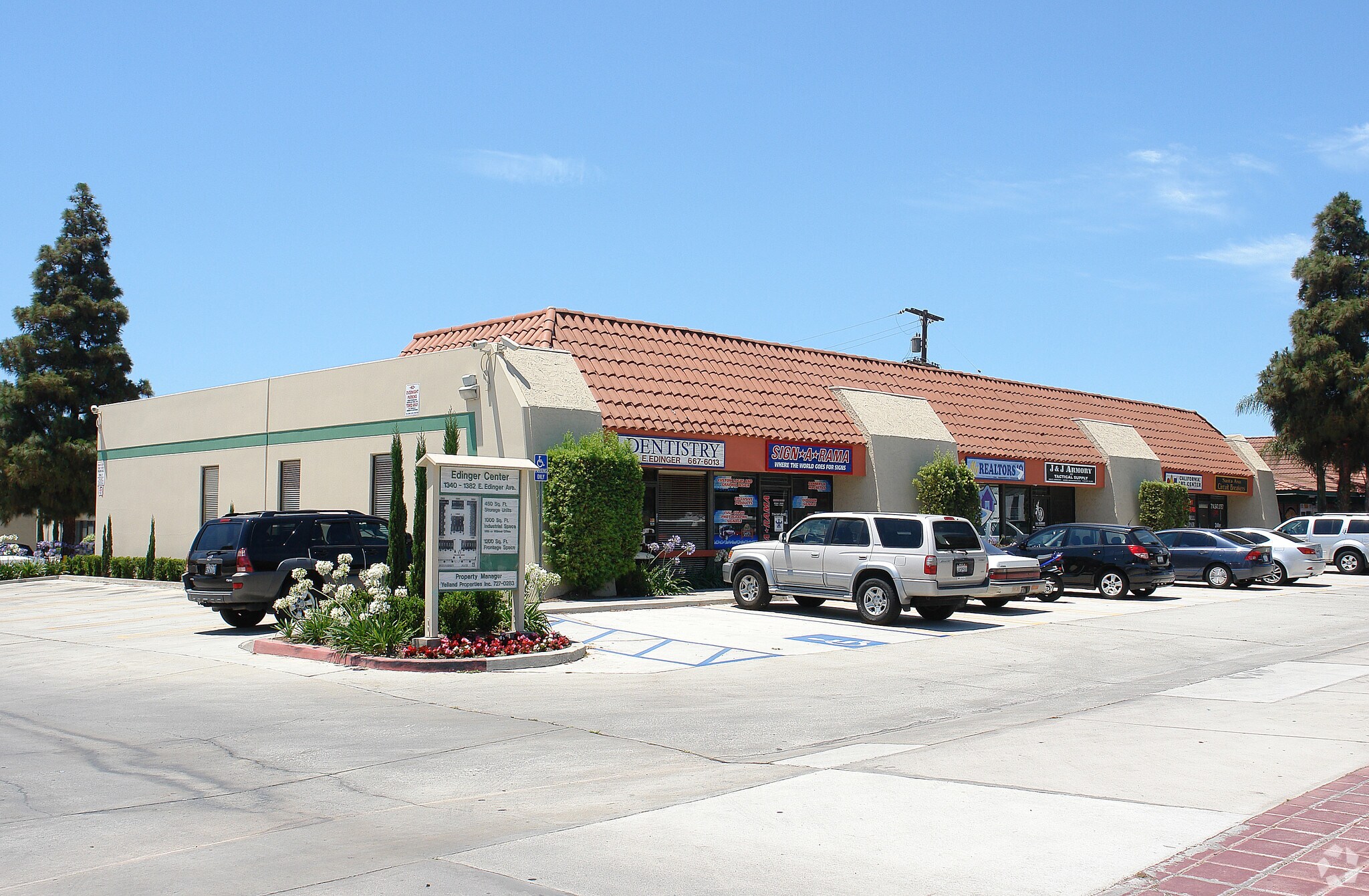 1340-1350 E Edinger Ave, Santa Ana, CA à louer Photo de l’immeuble– Image 1 sur 8