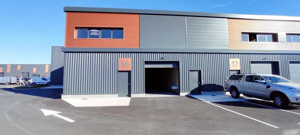 Local d'activités dans Aoste à vendre - Photo de l’immeuble – Image 1 sur 6