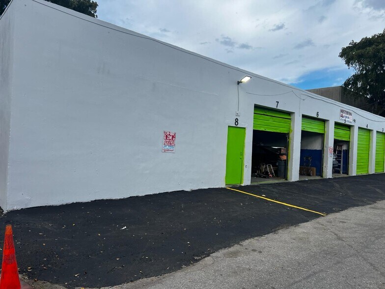 900 NW 10th Ter, Fort Lauderdale, FL à vendre - Photo de l’immeuble – Image 3 sur 11