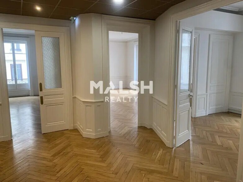 Bureau dans Lyon à louer - Photo de l’immeuble – Image 2 sur 16
