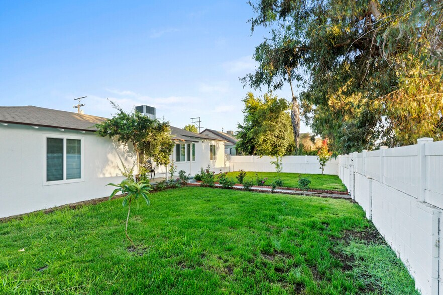 6738 Coldwater Canyon Ave, North Hollywood, CA à vendre - Photo de l’immeuble – Image 2 sur 25