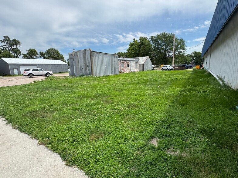 214 Smith Ave, Kenesaw, NE à vendre - Photo de l’immeuble – Image 2 sur 10