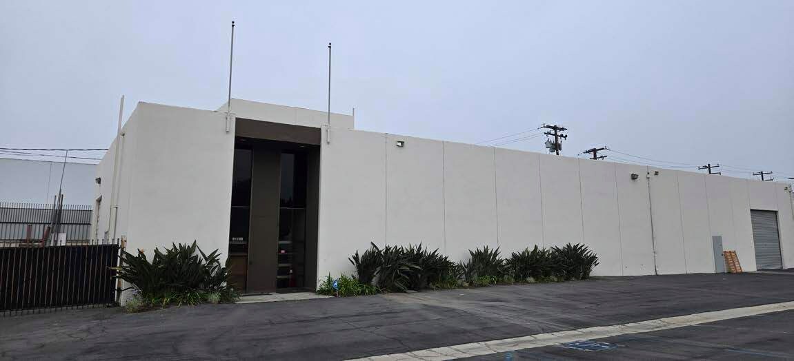 13910 Struikman Rd, Cerritos, CA à louer Photo de l’immeuble– Image 1 sur 6