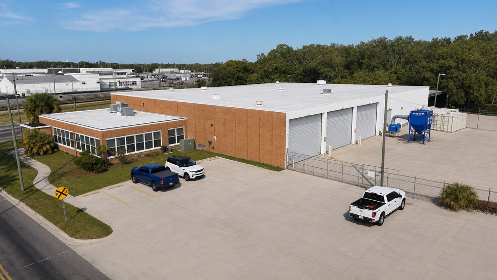 2902 E Sligh Ave, Tampa, FL à louer - Photo de l’immeuble – Image 2 sur 17