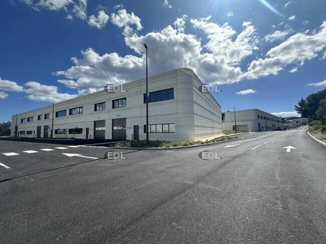 Plus de détails pour Local d'activités à louer