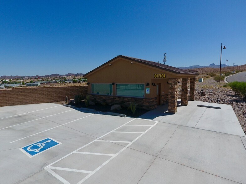 2601 Laughlin View Dr, Bullhead City, AZ à louer - Photo de l’immeuble – Image 1 sur 7