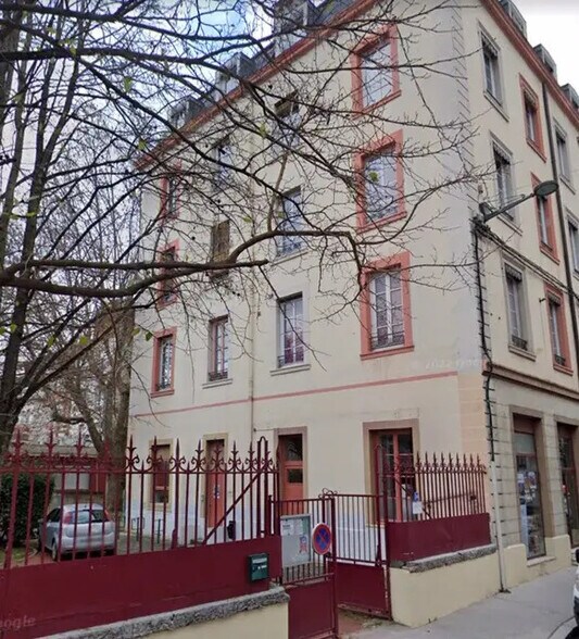 Local commercial dans Oullins à louer - Photo de l’immeuble – Image 1 sur 3