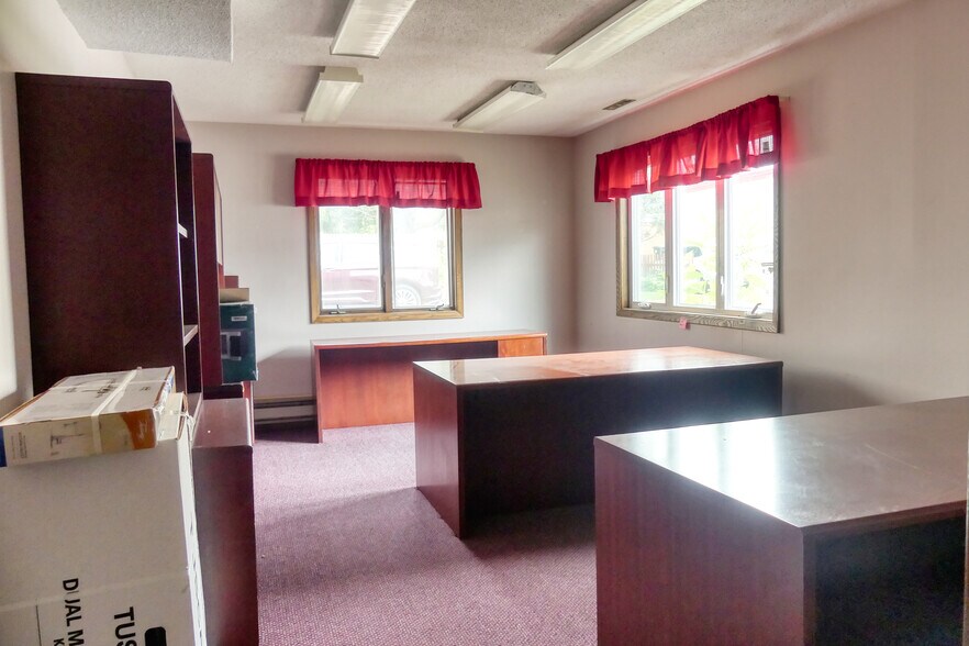 208 N Cascade St, Osceola, WI à vendre - Photo de l’immeuble – Image 3 sur 7