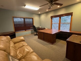Plus de détails pour 3300 Commerce Dr, Dekalb, IL - Bureau à louer