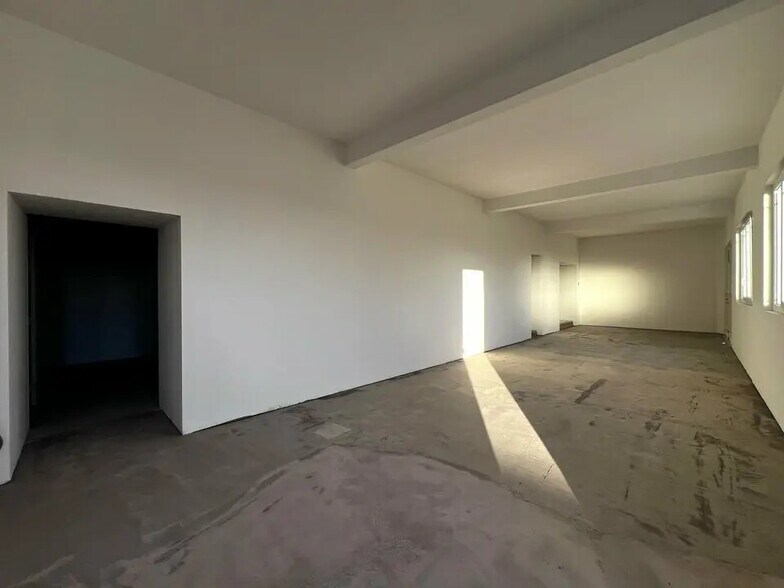 Local d’activités dans Nice à louer - Photo de l’immeuble – Image 2 sur 9