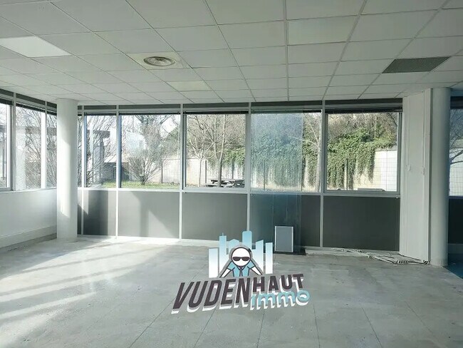 Plus de détails pour Local commercial à louer